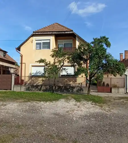 Eladó családi ház, Nagykáta 6 szoba 180 m² 59.9 M Ft